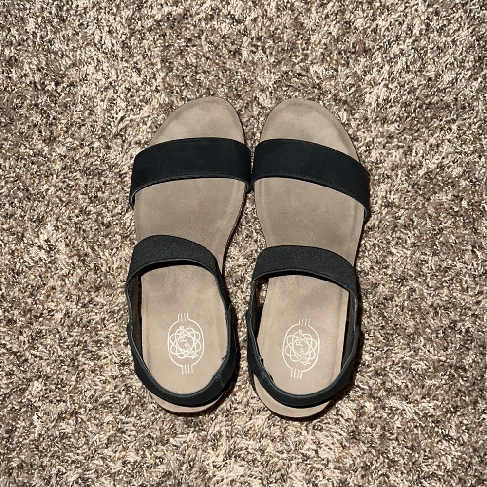 Black and Tan size 9 Hokus Pokus Wedges
